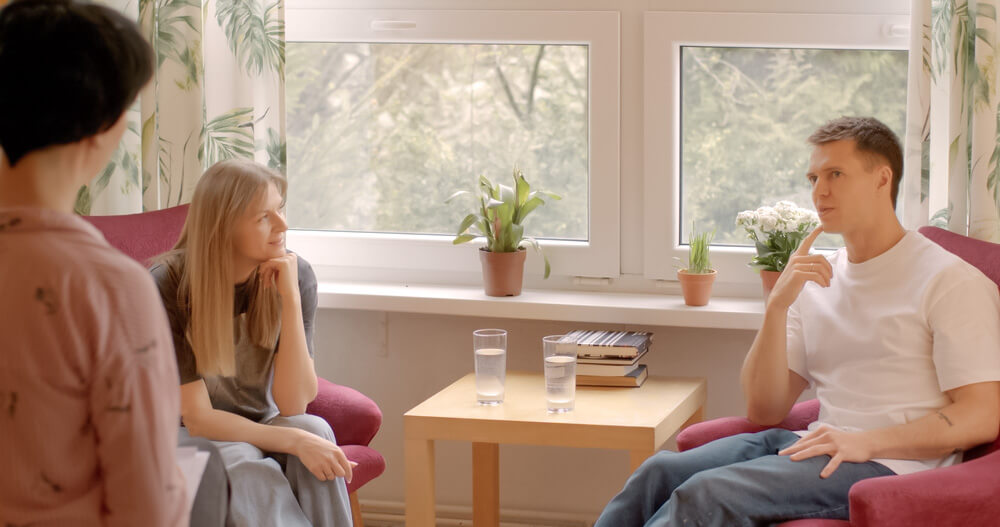 Grafik zeigt Liste der Fachleistungen der Eingliederungshilfe auf hellblauem Hintergrund.